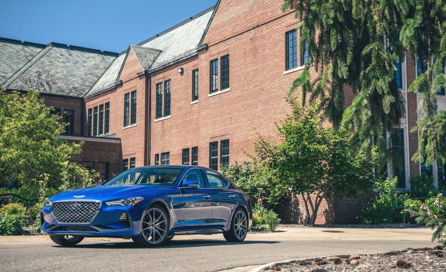  Genesis G70 2.0T 2018 года  (NA) (фото 28 из 44)